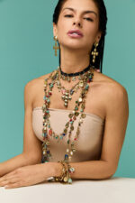 CHOKER FITA PRETA C/ MEDALHAS - Imagem 2